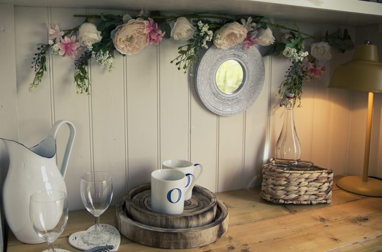 OO shepherd hut 768x507