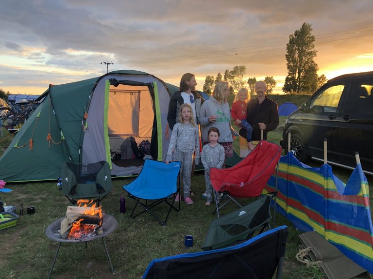 camping family sunset 768x576